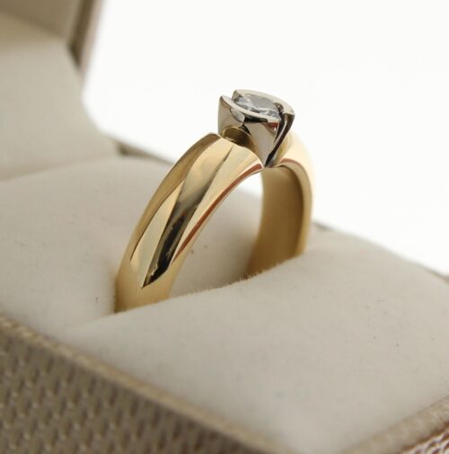 PRE OWNED geelgouden solitair ring met een 0.30 crt briljant