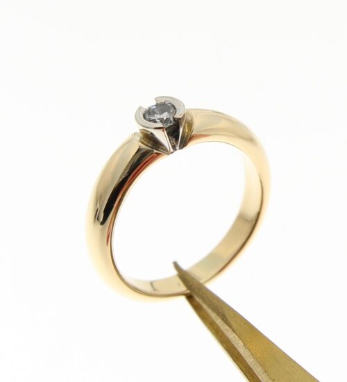 PRE OWNED geelgouden solitair ring met een 0.30 crt briljant