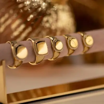 SEE YOU, SMALL ROUND SIGNET & ASH RING,