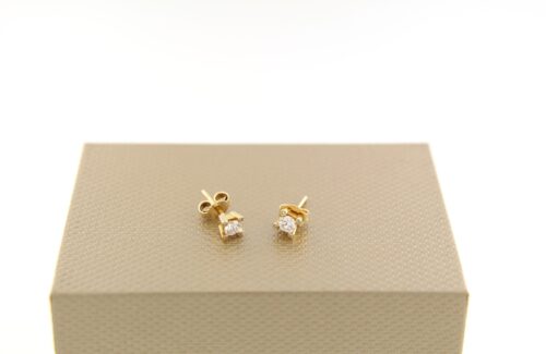 geelgouden-oorsteker-met-briljant,prachtige 14 karaat geelgouden oorsteker met 2x 0.30 8x0.02SI-H