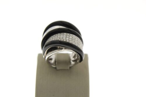 witgouden-ring-met-briljant-en-zwart-keramiek
