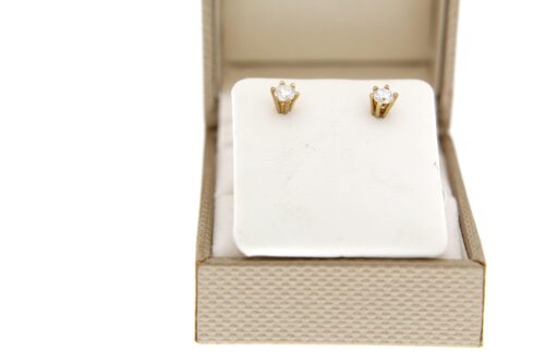 solitair-oorstekers-met-briljant,Pre owned geelgouden oorstekers met 2x0.20ct briljant. 