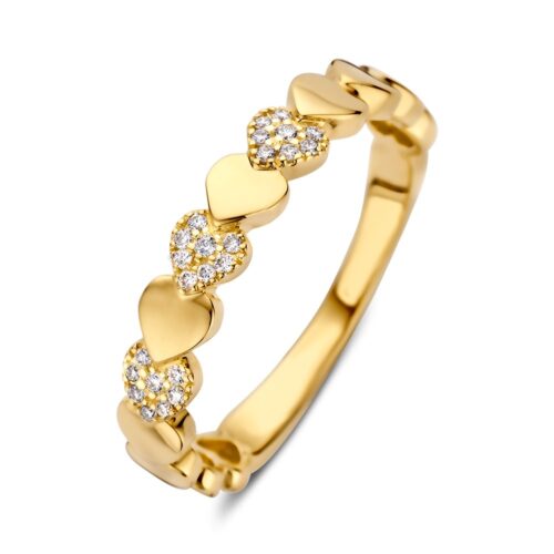 geelgouden-ring-met-0-09crt-briljant, Speelse ring met hartjes, waaran drie hartjes gezet met fijne diamanten. De ring is perfect te combineren met bijvoorbeeld een solitair, trouwring of aanschuifring.