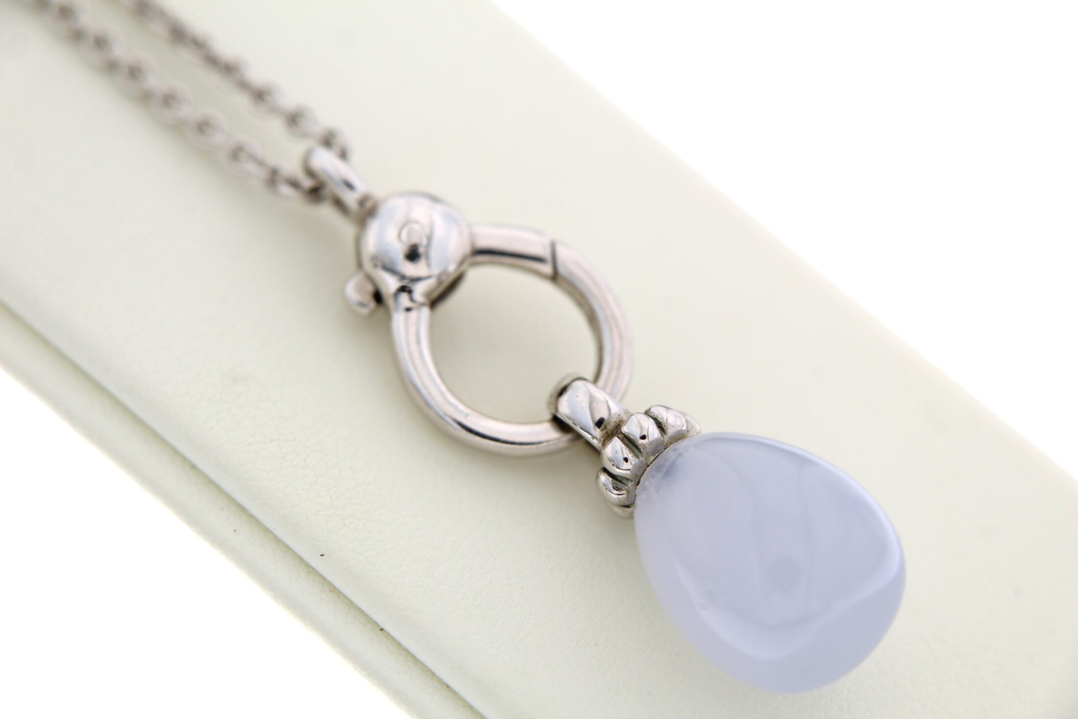 occasion-witgouden-bron-collier-met-hanger