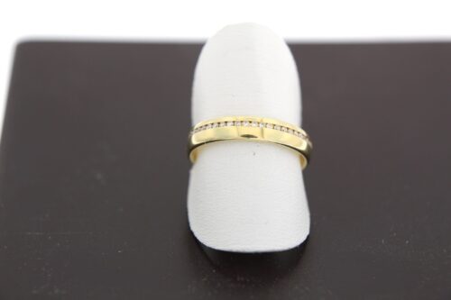 geelgouden-ring-met-briljanten-3