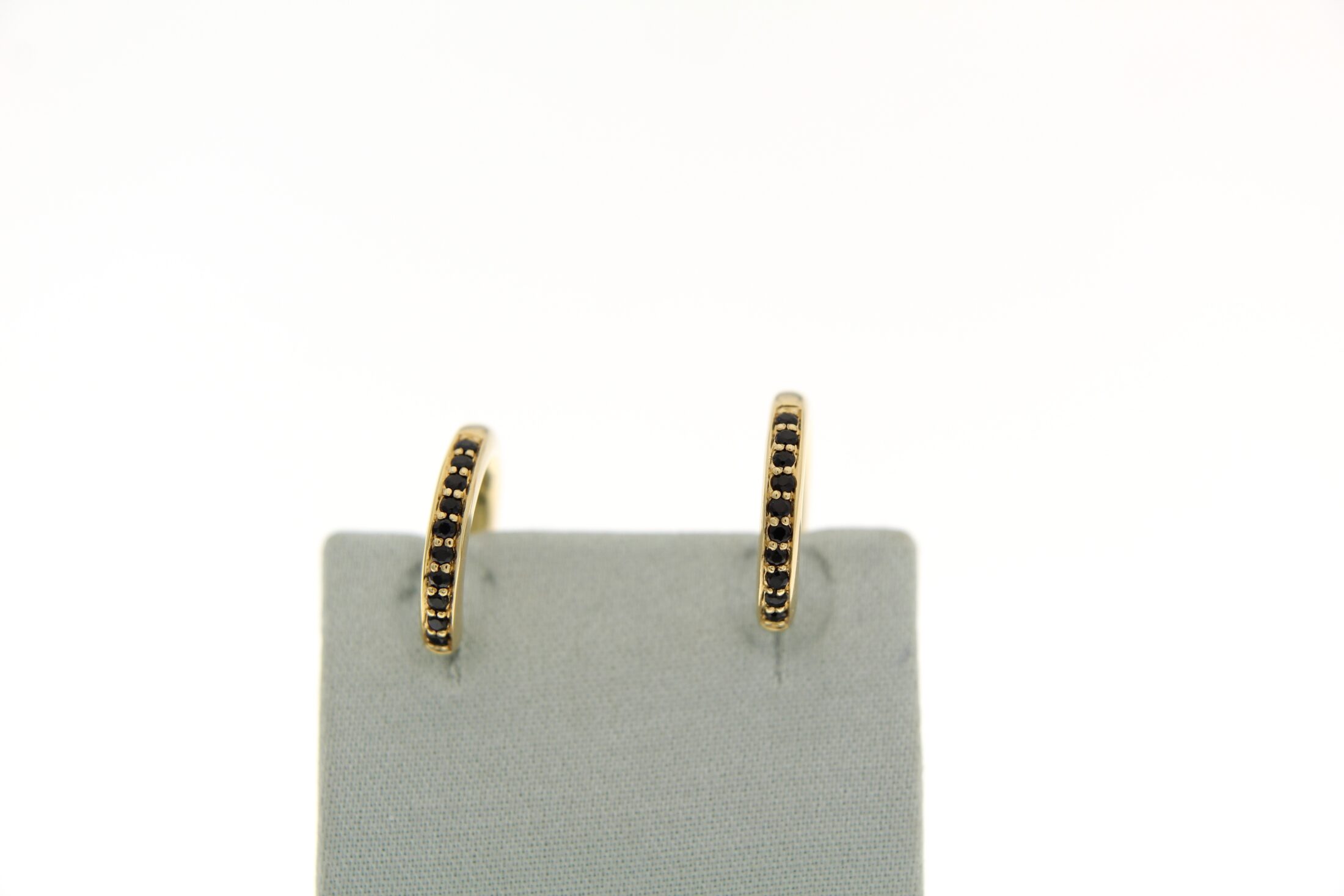 bron-stax-creolen-zwart-saffier